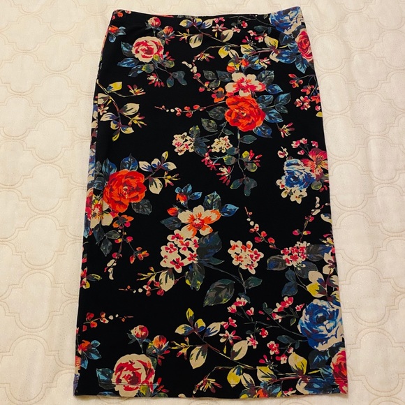 Express Dresses & Skirts - EXPRESS Floral Pencil Skirt